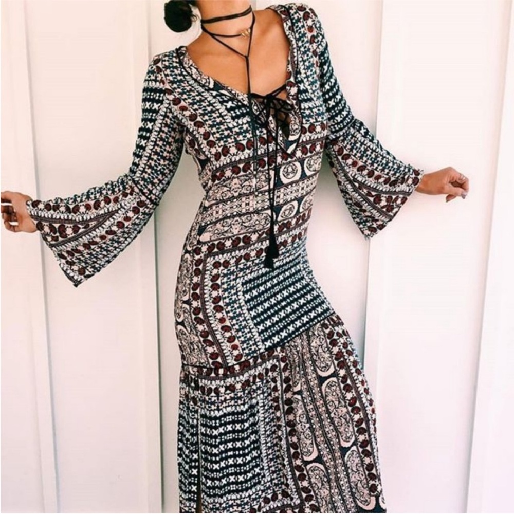 CLEOBELLA Tile Print Lace Up V-Neck Long Bell Sleeve Tier Ruffle Maxi Dress XS - Picture 2 of 8